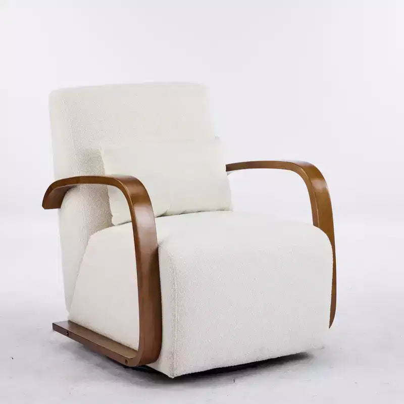 Poltrona girevole a 360° accentata in velluto color crema con braccioli in legno curvato, stile Mid-Century Modern