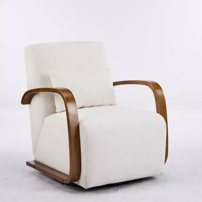 Poltrona girevole a 360° accentata in velluto color crema con braccioli in legno curvato, stile Mid-Century Modern