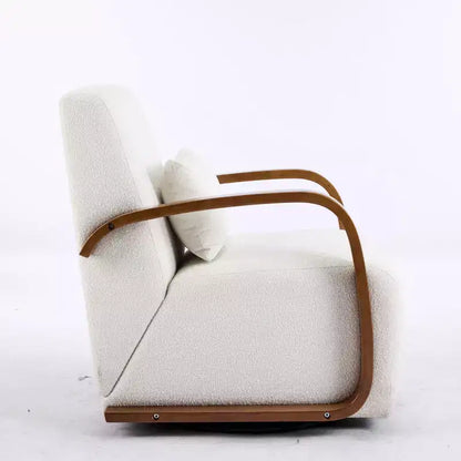 Poltrona girevole a 360° accentata in velluto color crema con braccioli in legno curvato, stile Mid-Century Modern