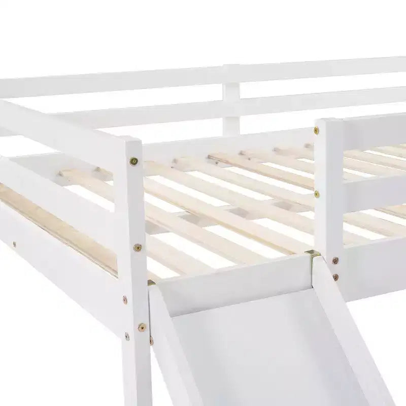 Letto a soppalco matrimoniale con scivolo, sponda a tutta lunghezza e design multifunzionale – Bianco