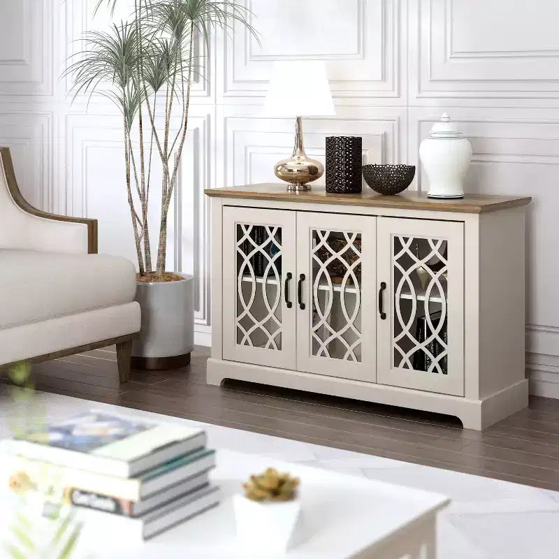 Credenza con ante decorative traforate – 116,1 cm L x 39,9 cm P x 74,4 cm H