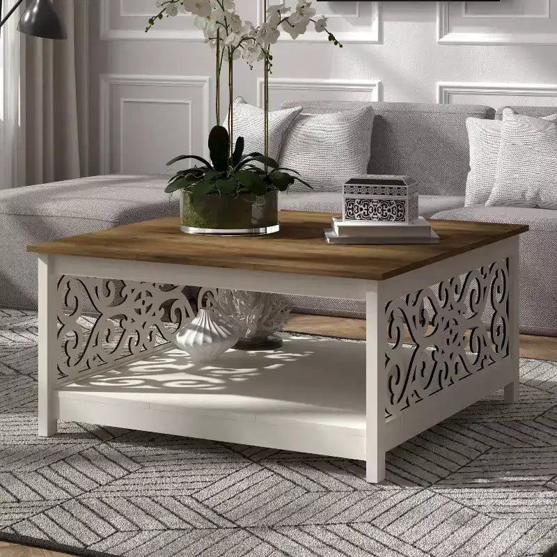 Tavolino da caffè quadrato in legno con pannelli decorativi intagliati e ripiano inferiore – 34,9"