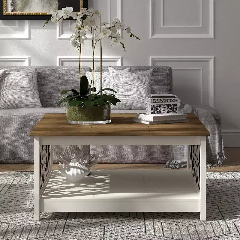 Tavolino da caffè quadrato in legno con pannelli decorativi intagliati e ripiano inferiore – 34,9"