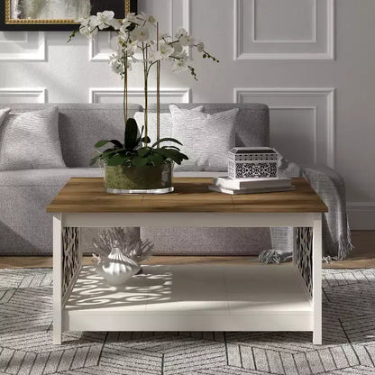 Tavolino da caffè quadrato in legno con pannelli decorativi intagliati e ripiano inferiore – 34,9"