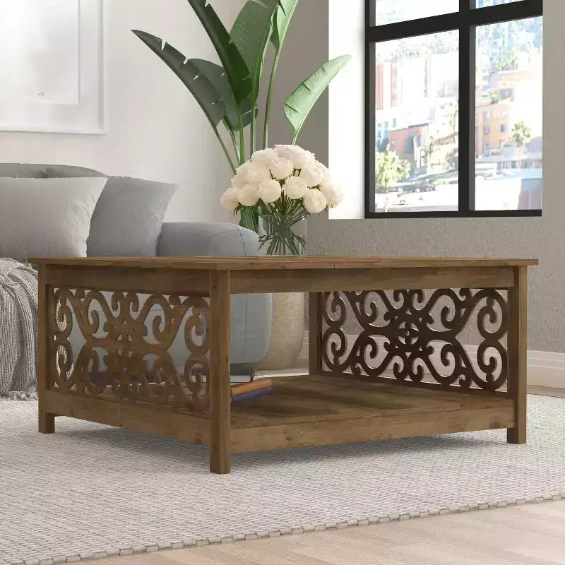 Tavolino da caffè quadrato in legno con pannelli decorativi intagliati e ripiano inferiore – 34,9"